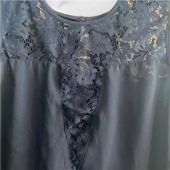 Worthington Black Lace Top Hi low Lightweight Sleeveless Button loop Closure Med - Picture 3 of 7